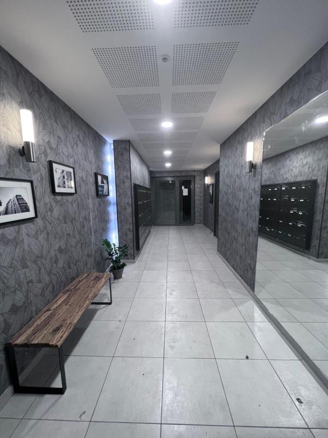 סארטרוויל Chambre Privee Dans Un Appartement A 37 Min De Champs Elysees מראה חיצוני תמונה
